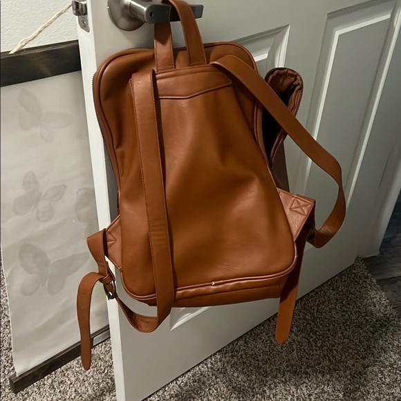 Universal Thread Brown Backpack with Structured Design - Picture 3 of 4